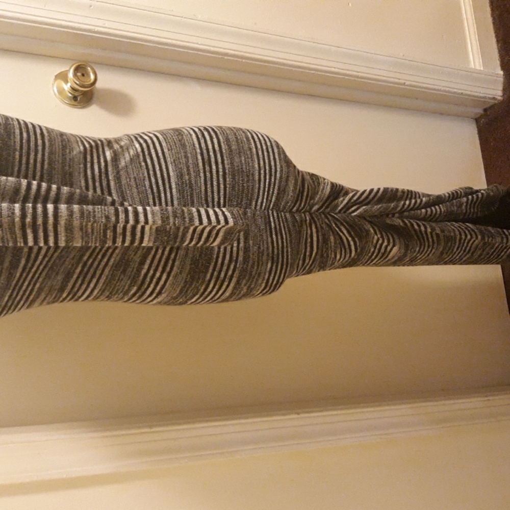 A sweater dress - Picture 3 of 6